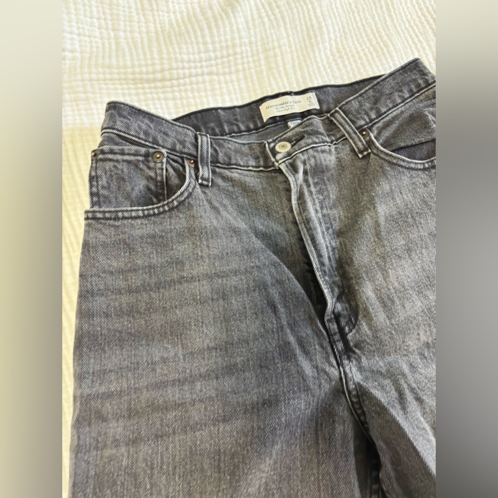 AbercrombieCurve Love Straight Ultra High Rise
Gray Black Denim Jeans - Picture 2 of 5